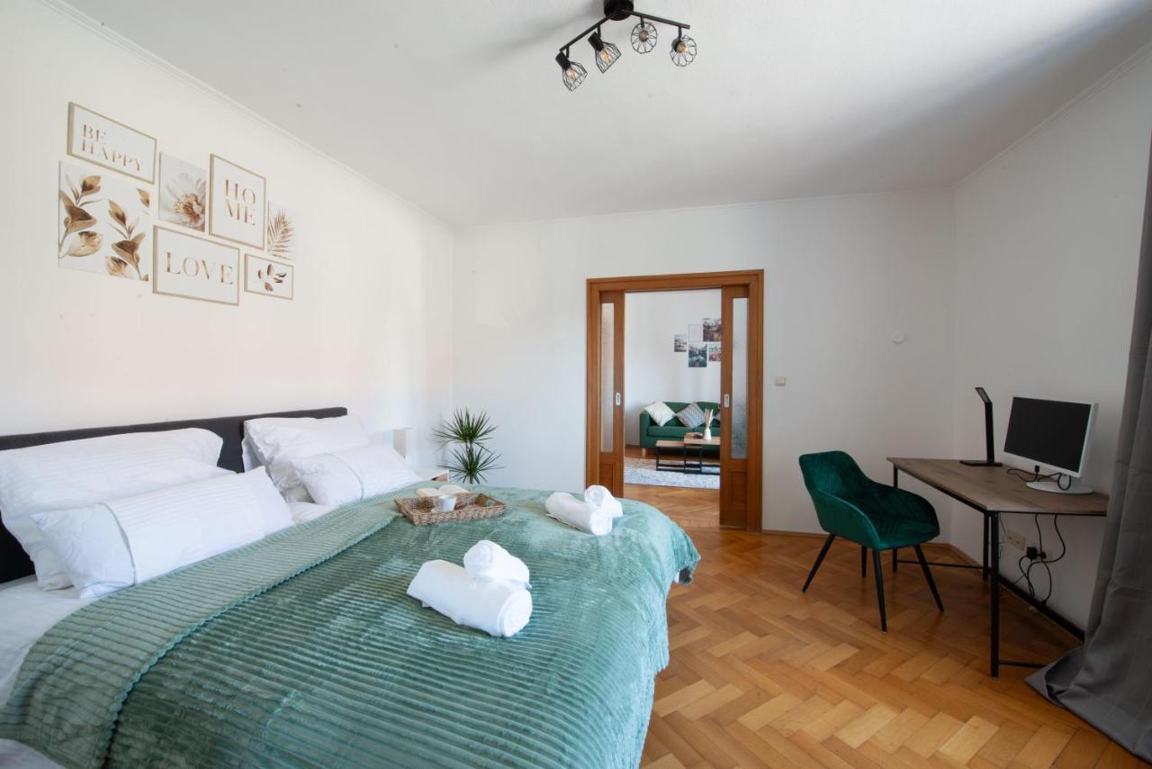 Bessa Homes 6 Personen 2 Schlafzimmer, 3 King Size, Betten, Balkon, Kueche Haag in Oberbayern Buitenkant foto
